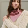 Bandana triangulaire en daim Bandana triangulaire en daim