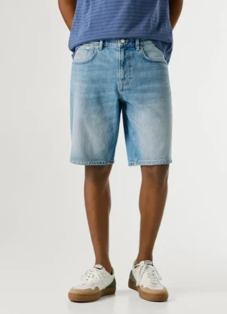 Bermuda en denim coupe fuselée