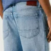 Bermuda en denim coupe fuselée