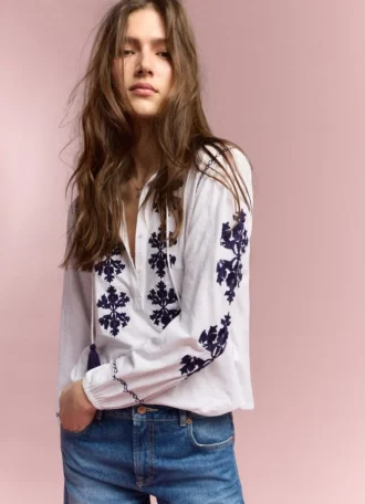 Blouse à broderies florales