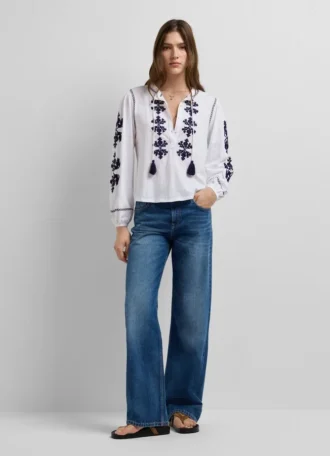 Blouse à broderies florales