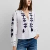 Blouse à broderies florales