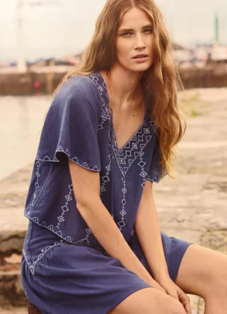 Blouse à col en V avec détails brodés