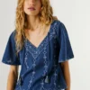 Blouse à col en V avec détails brodés