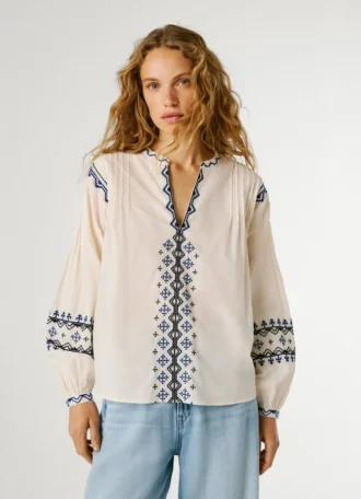 Blouse à détails brodés