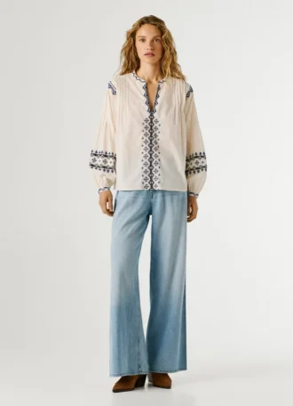 Blouse à détails brodés