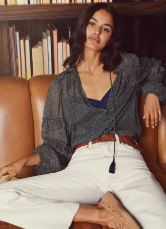 Blouse semi-transparente à volants