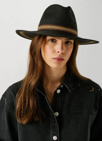 Chapeau en raphia