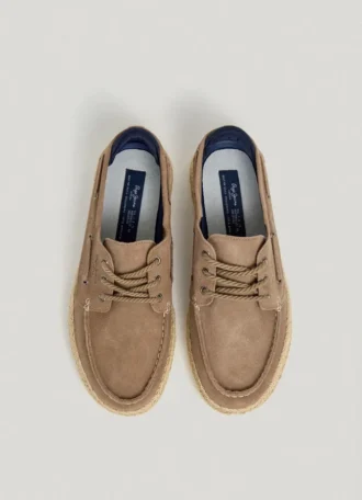 Chaussures bateau en daim