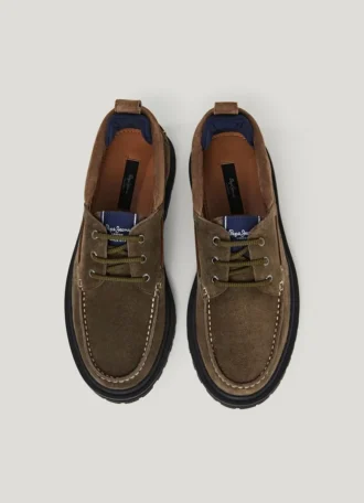 Chaussures bateau en daim