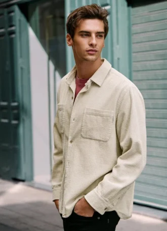 Chemise en velours côtelé coupe décontractée