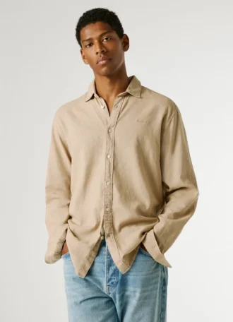 Chemise teinte en pièce, coupe classique