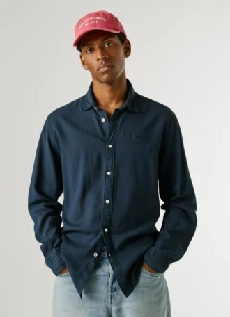 Chemise teinte en pièce, coupe classique