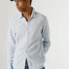 Chemise teinte en pièce, coupe classique Chemise teinte en pièce, coupe classique