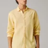 Chemise teinte en pièce, coupe classique Chemise teinte en pièce, coupe classique