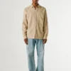 Chemise teinte en pièce, coupe classique Chemise teinte en pièce, coupe classique