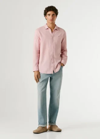 Chemise teinte en pièce, coupe classique