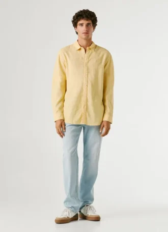 Chemise teinte en pièce, coupe classique