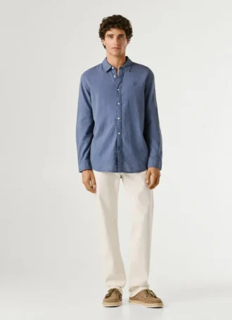 Chemise teinte en pièce, coupe classique