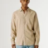Chemise teinte en pièce, coupe classique Chemise teinte en pièce, coupe classique