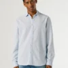 Chemise teinte en pièce, coupe classique Chemise teinte en pièce, coupe classique