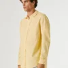 Chemise teinte en pièce, coupe classique Chemise teinte en pièce, coupe classique