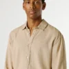 Chemise teinte en pièce, coupe classique Chemise teinte en pièce, coupe classique
