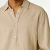 Chemise teinte en pièce, coupe classique Chemise teinte en pièce, coupe classique