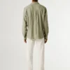 Chemise teinte en pièce, coupe classique Chemise teinte en pièce, coupe classique