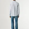 Chemise teinte en pièce, coupe classique Chemise teinte en pièce, coupe classique