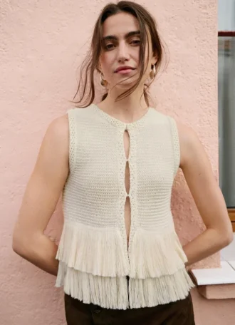 Gilet au crochet avec franges