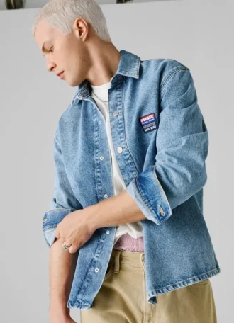 surchemise en denim coupe ample 1 1 330x456 - Surchemise en denim coupe ample