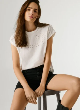 T-shirt avec détails floraux ajourés