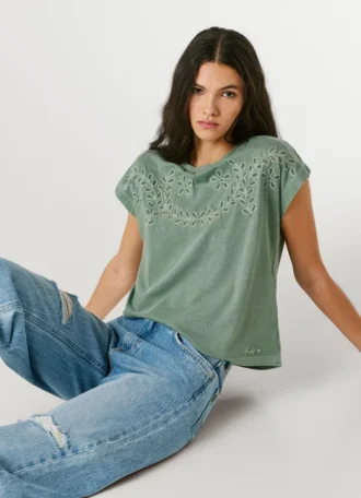 T-shirt avec détails floraux ajourés